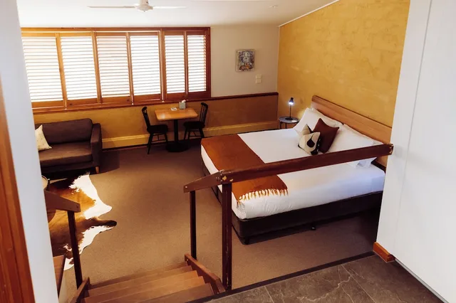 غرفة تنفيذية بسرير كينج بحوض استحمام، PRAIRIE HOTEL 1/2