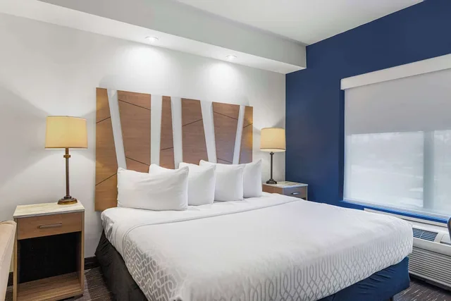 جناح بسرير كينج مع أريكة لذوي الإعاقة، Best Western Plus Westgate Inn & Suites 1/2