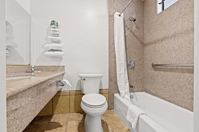 جناح بسرير كينج، Rodeway Inn Santa Ana - Garden Grove 2/2