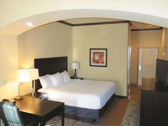 غرفة ديلوكس بسرير كينج، La Quinta Inn & Suites by Wyndham Eastland 2/4