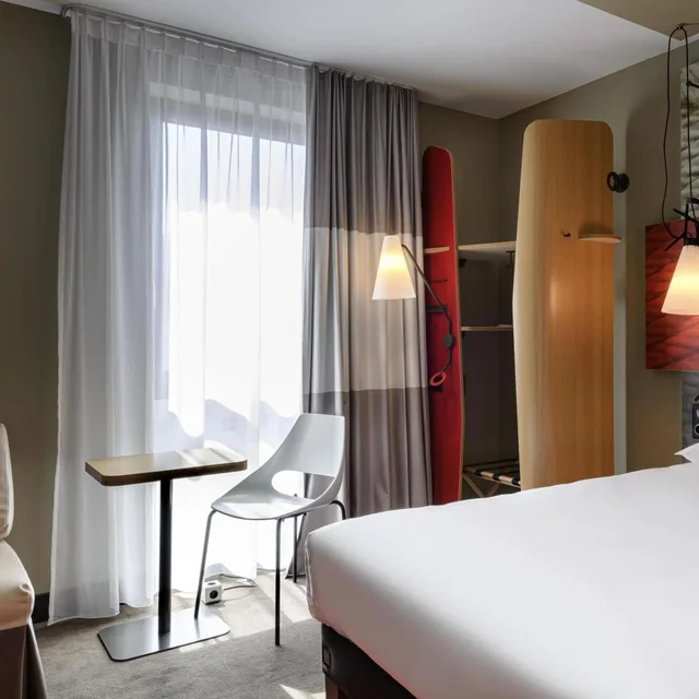 غرفة عائلية بسرير مزدوج وسرير فردي، Ibis Regensburg Zentrum 5/10