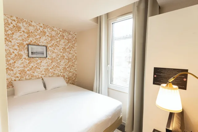 Petite, Queen Bed، HOTEL DU THEATRE 9/10