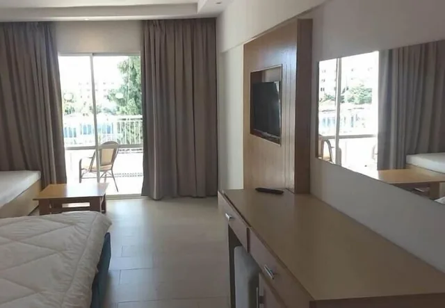 غرفة قياسية رباعية بسرير مزدوج وسريرين منفصلين، Hotel Golf Residence 8/10