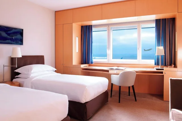 غرفة تنفيذية بسريرين منفصلين، Sheraton Paris Charles de Gaulle Airport Hotel 1/5