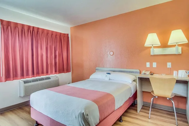 غرفة ديلوكس بسرير مزدوج لذوي الإعاقة، Motel6 Jacksonville, FL - Orange Park 7/8