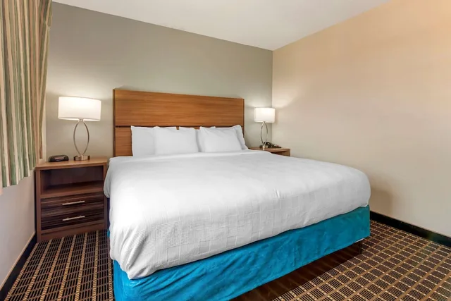 جناح بغرفة نوم واحدة مع أريكة، MainStay Suites Dubuque at Hwy 20 7/10