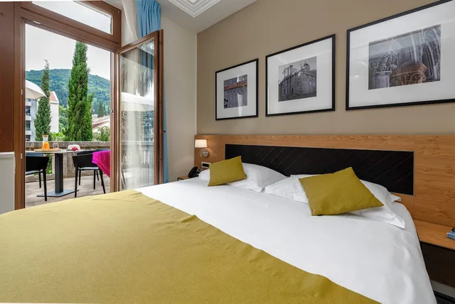 غرفة بسرير كوين بشرفة، Boutique Villa Filaus 1/10