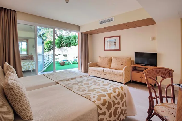 Room, Twin Beds, Murphy Bed, Balcony، Ona Palmira Paguera 4/9
