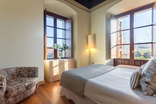 غرفة بسرير مزدوج بجاكوزي، Izan Puerta De Gredos 1/8