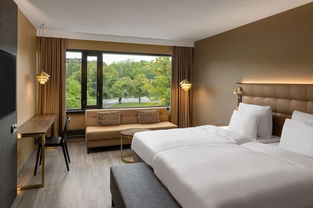 غرفة سوبيريور بسرير كينج بإطلالة على النهر في طابق مرتفع، Radisson Blu Marina Palace 1/6