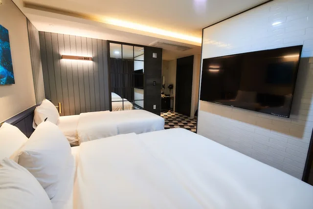 Vip, Twin Beds, 1 Double and 1 Single Bed، West In Hotel 7/10