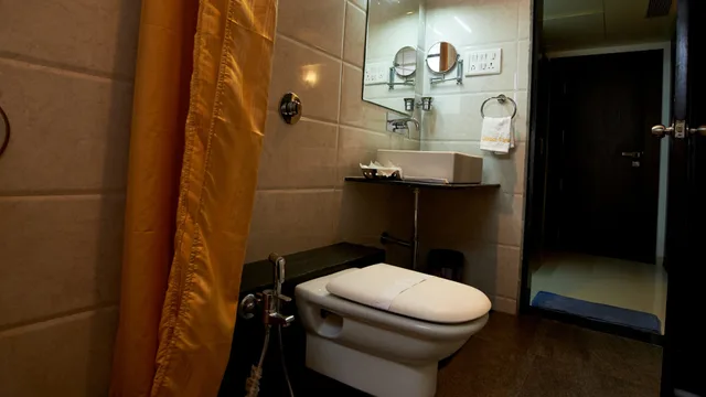 غرفة ديلوكس عائلية بأربعة أسرّة وسريرين كينج وسرير فردي، Hotel Golden View 4/5