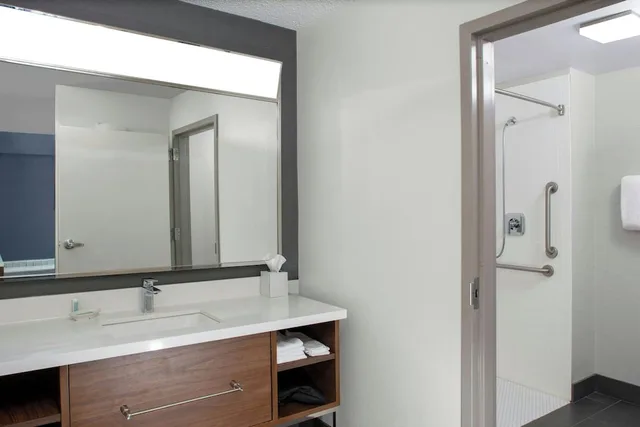 غرفة بسريرين كوين، Courtyard by Marriott Richmond Northwest 6/10