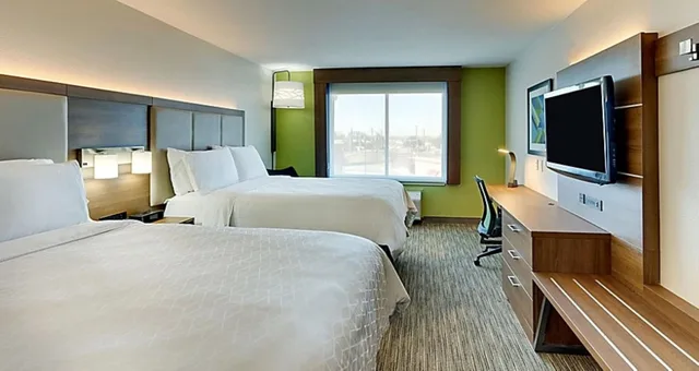 Standard, 2 Queen Beds, Holiday Inn Express Hotel And Suites Mankato East 3/5