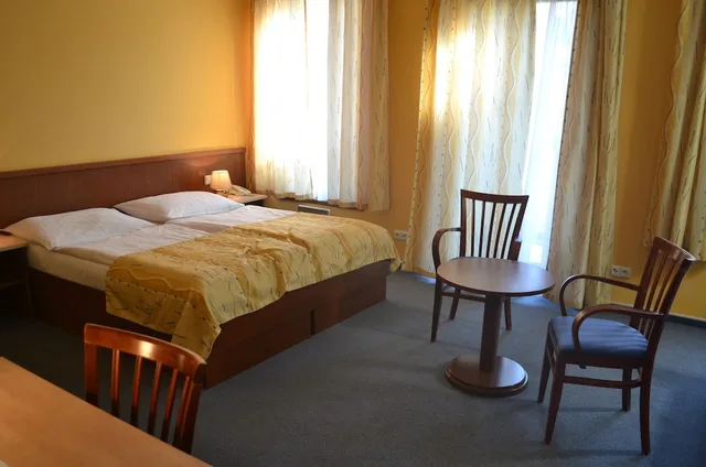 شقة بسرير مزدوج بغرفتي نوم مع أريكة، Austria Suites 2/4