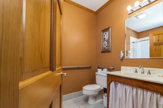 House, King Bed, Highland Lake Inn & Resort 8/9
