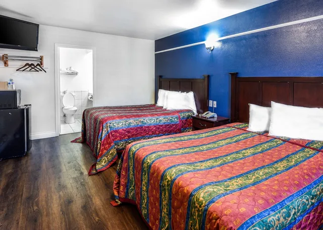 Sunset Motel، بومونا 13/26