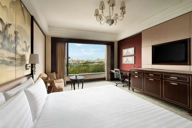 Deluxe, King Bed, River View, Shangri La Guilin 1/5