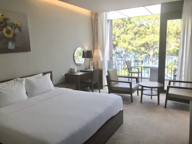 غرفة بريميوم بسرير كينج، Terracotta Hotel Resort Dalat 1/4