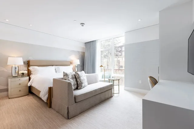 Gold, King Bed، Goldener Hirsch, Auberge Resorts Collection 1/3