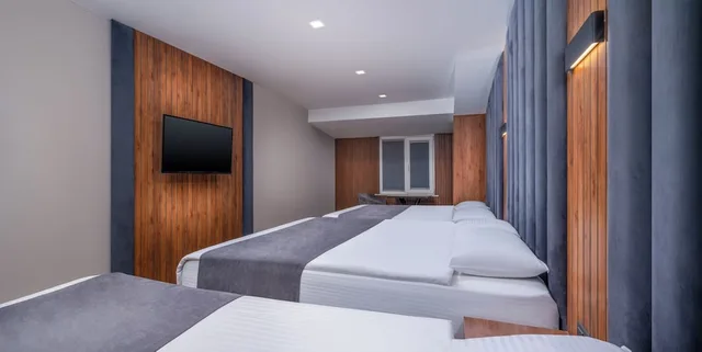 غرفة عائلية بسرير كوين وسريرين فرديين، Elite Port Hotel Istanbul Airport 3/6