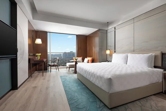 Standard, King Bed, Lily Town View، HUALUXE Haining by IHG 1/2