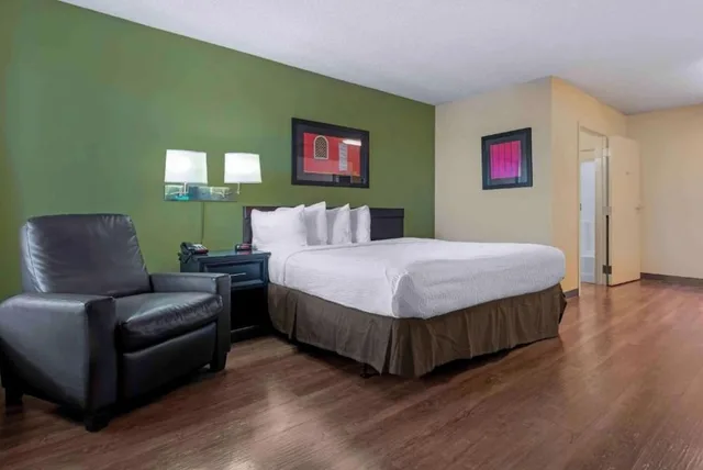 1 Queen Bed - Modern, ADA Access, Smk, Kitchen، Studio 6 Extended Stay Sacramento Arden Way CA 2/7