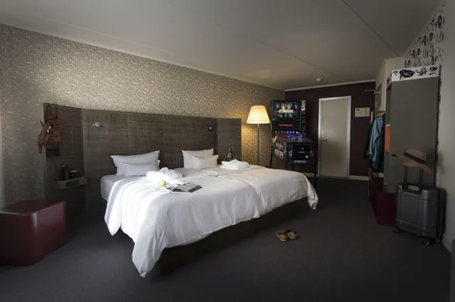 جناح جونيور، PENTAHOTEL WIESBADEN 4/5