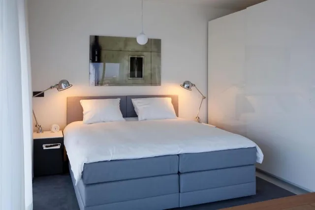 استوديو ركني، Urban Residences 3/10