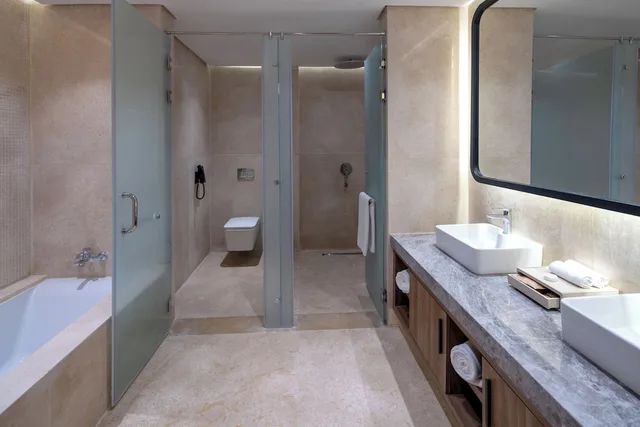 Superior, Double Bed, Rixos Premium Magawish Bay View 4/6