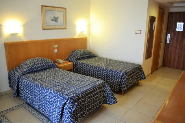غرفة قياسية بسرير مزدوج أو سريرين منفصلين، Qawra Palace Resort & Spa 5/6