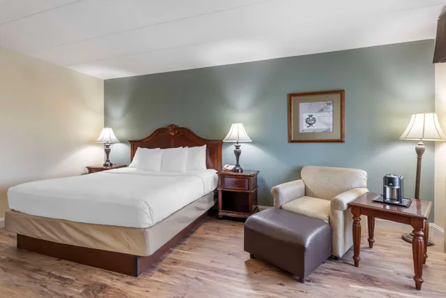غرفة بسرير كوين، Best Western Plus Steeplegate Inn 1/5