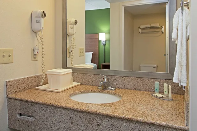 جناح بسريرين كوين، Quality Suites Lake Wright Norfolk Airport 3/4