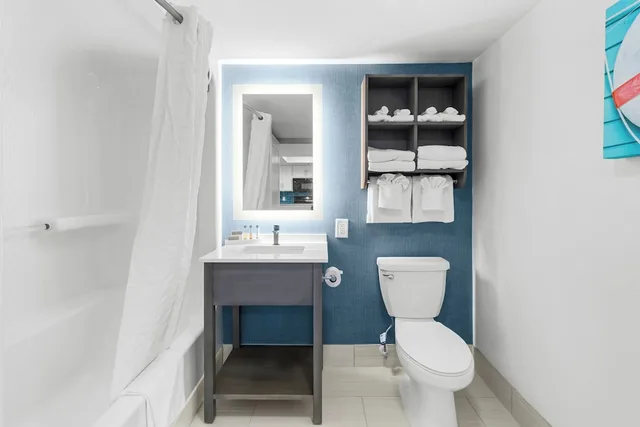 3 Bedrooms, Mariner, Condo, Deluxe, King Bed, 3 Queen Beds, Ocean Front, Sofa، Compass Cove Resort 8/10