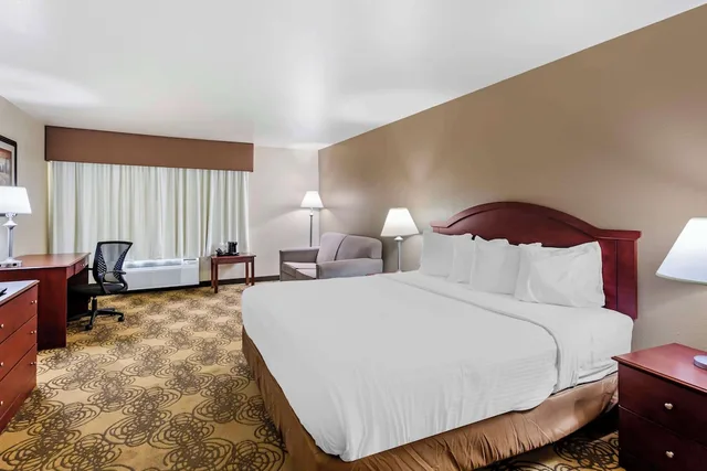 Suite, King and Queen Bed, Sofa, Kitchen, Best Western Elko Inn 1/3