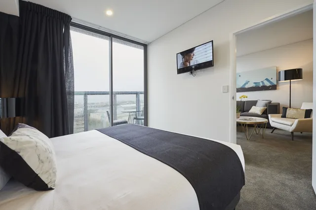غرفة بسريرين كينج بشرفة بغرفتي نوم، Silkari Suites Chatswood 1/3