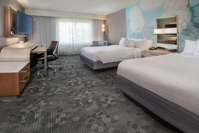 Room, King Bed, Sofa, Comfort Inn & Suites Bethlehem Lehigh Valley Airport 1/3