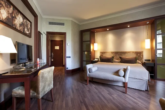 Superior, Queen Bed, Hotel Barcelona Center 3/5
