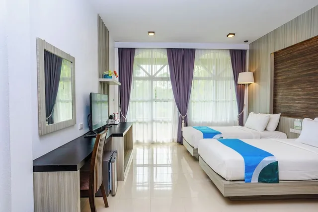 غرفة ديلوكس بسريرين منفصلين بشرفة بغرفة نوم واحدة مع أريكة، Ao Nang Baan Suan Resort 1/5
