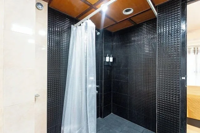 غرفة بريميوم بسرير كوين، Hotel Mainak 9/10