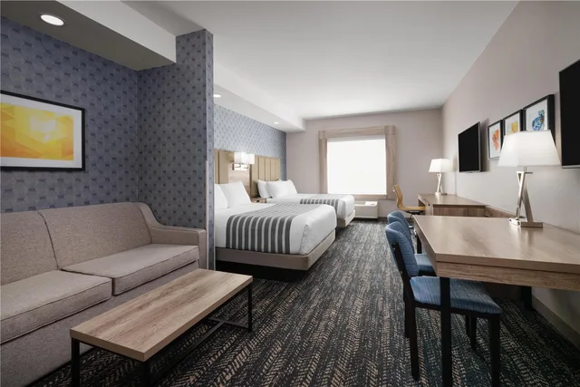 Suite, 2 Queen Beds, Sofa, Kitchen, Best Western Premier Executive Residency Medicine Hat 1/1