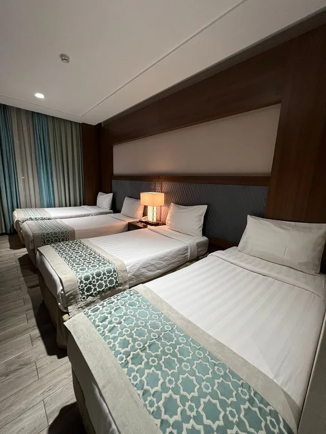 جناح بسرير كوين وسريرين فرديين بغرفتي نوم بمنطقة جلوس، فندق فيوليت الششه(Violet Al Shisha Hotel) 3/7