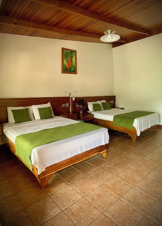 غرفة ديلوكس رباعية بسريرين مزدوجين، Arenal Hostel Resort 4/6