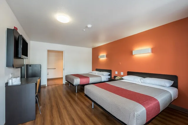 غرفة قياسية بسرير كوين، Motel6 Fallon, NV 4/10