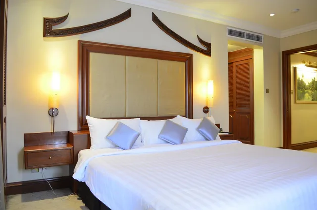 Executive, Suite, King Bed, Cambodiana Hotel 6/10