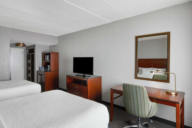 غرفة قياسية بسريرين كوين، Hilton Garden Inn Allentown West 2/2
