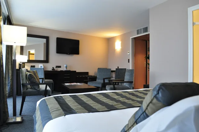 جناح بريفيليج بسرير كينج بشرفة، Westotel Nantes Atlantique 2/10