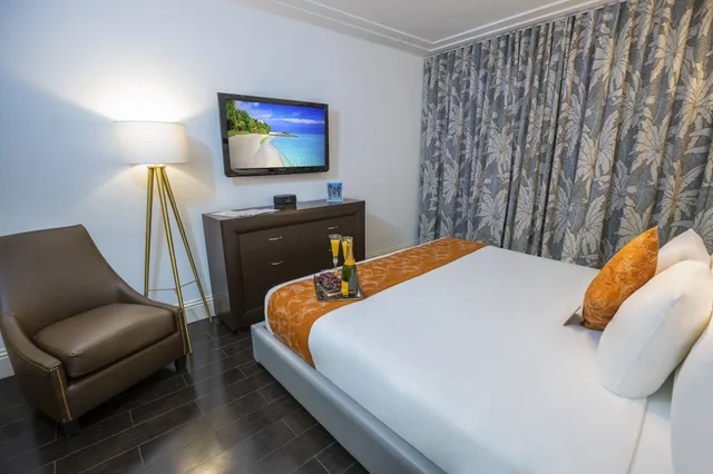 غرفة كلاسيكية بسرير كوين، Riviera Suites South Beach 5/9