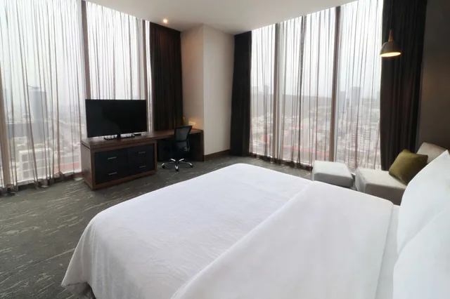 غرفة ديلوكس بسرير كوين بإطلالة على الجبل، Hilton Garden Inn Monterrey Obispado 2/5