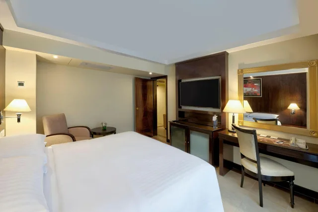 جناح تنفيذي تنفيذي بسرير كينج مع دخول الصالة، ISLAMABAD MARRIOTT HOTEL 4/10